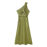 New Summer Dress With Sloping Shoulders And Bare Back-Outfit