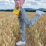 Cute Cherry Jeans-Outfit