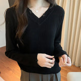 V-Collar Shows The Thin Wool Sweater, A New Slim, Long-Sleeved Blouse With Bottoms In Autumn And