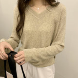 V-Collar Shows The Thin Wool Sweater, A New Slim, Long-Sleeved Blouse With Bottoms In Autumn And