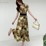 Fongt Light Luxury Retro Sleeveless V-Neck Print Dress Women's Summer Waists Thin Temperament Elegant Famous Dress