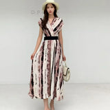 Fongt Light Luxury Retro Sleeveless V-Neck Print Dress Women's Summer Waists Thin Temperament Elegant Famous Dress