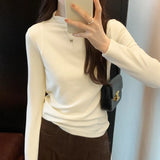 Long-Sleeved Bottomed Shirt With A Half-High Collar A New Chic White T-Shirt In Autumn And Winter Shows A Thin Fishbone