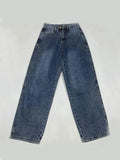 Light Washed Boyfriend Jeans-Outfit