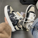 Vintage College Sneakers-Outfit